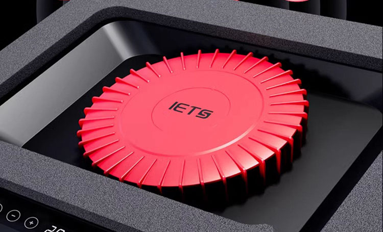 GT600 laptop cooling stand has an industrial-level 5.5-inch turbofan